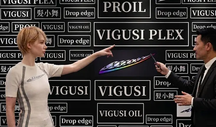 開発実績20年のプロの処方担当が美容師に製品の訴求点を解説するイメージ画像